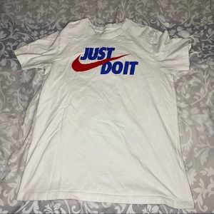 *NWOT* Nike Tee